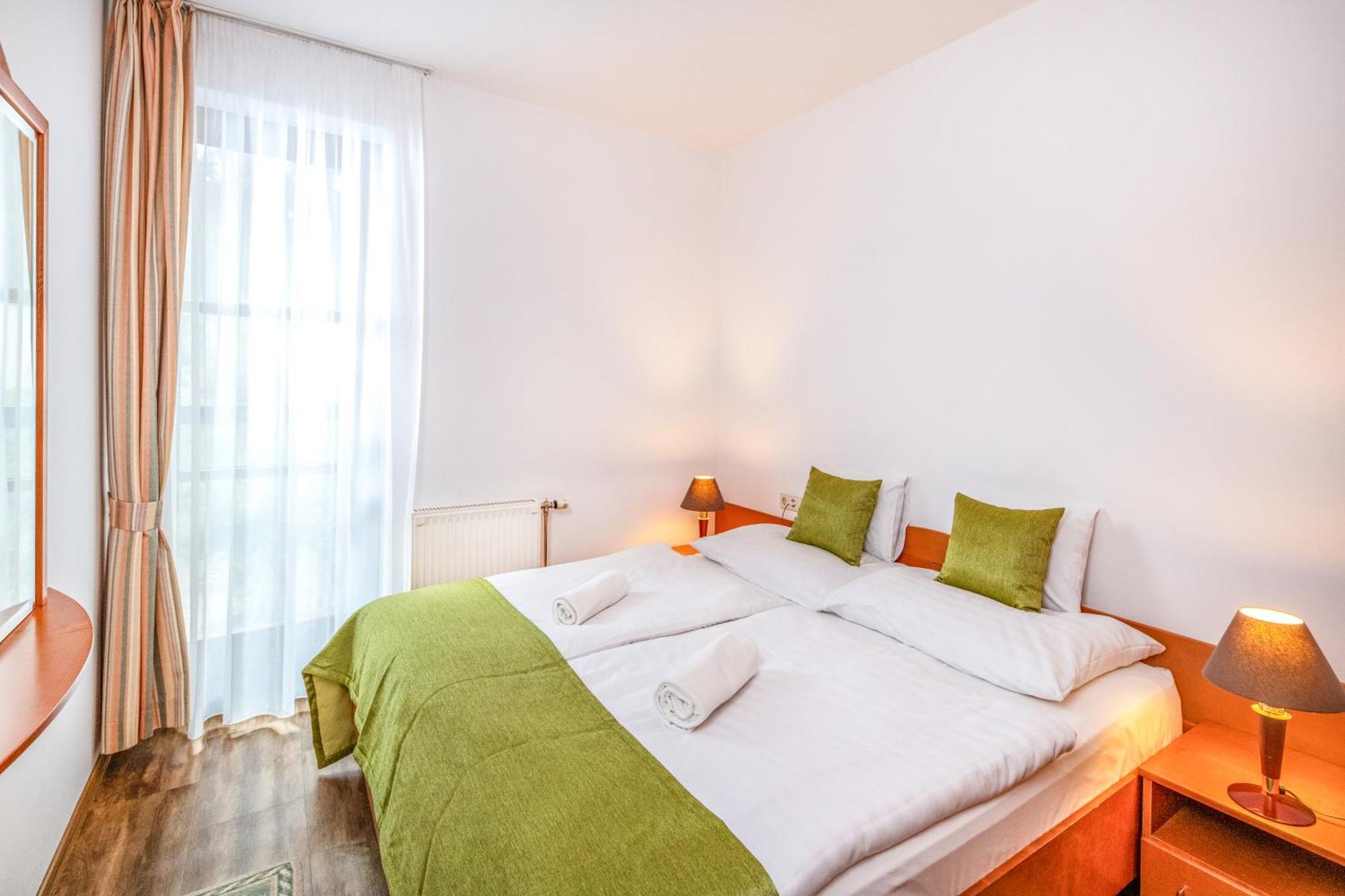 Szarvaskut Hotel Zirc Luaran gambar
