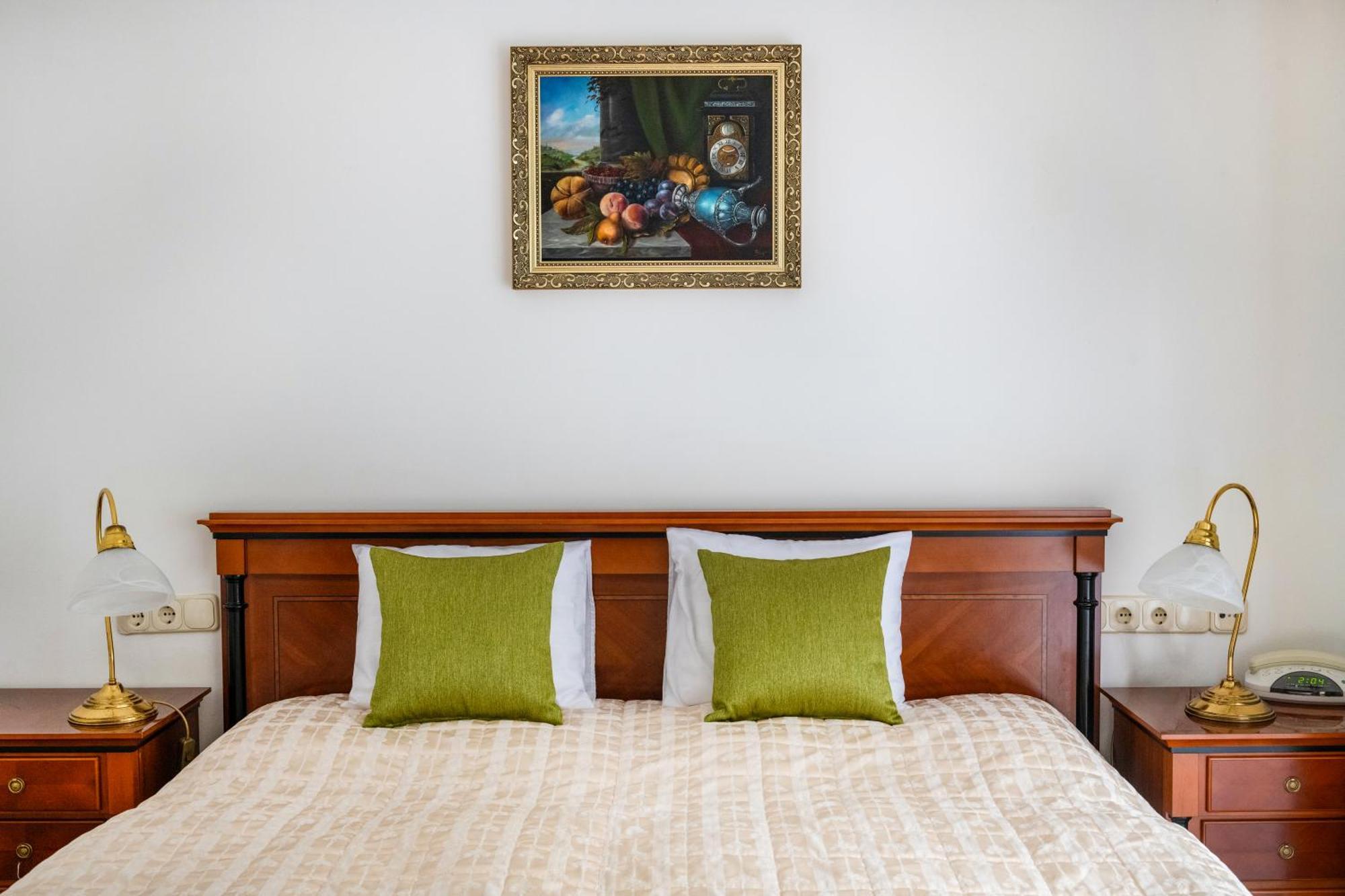 Szarvaskut Hotel Zirc Luaran gambar