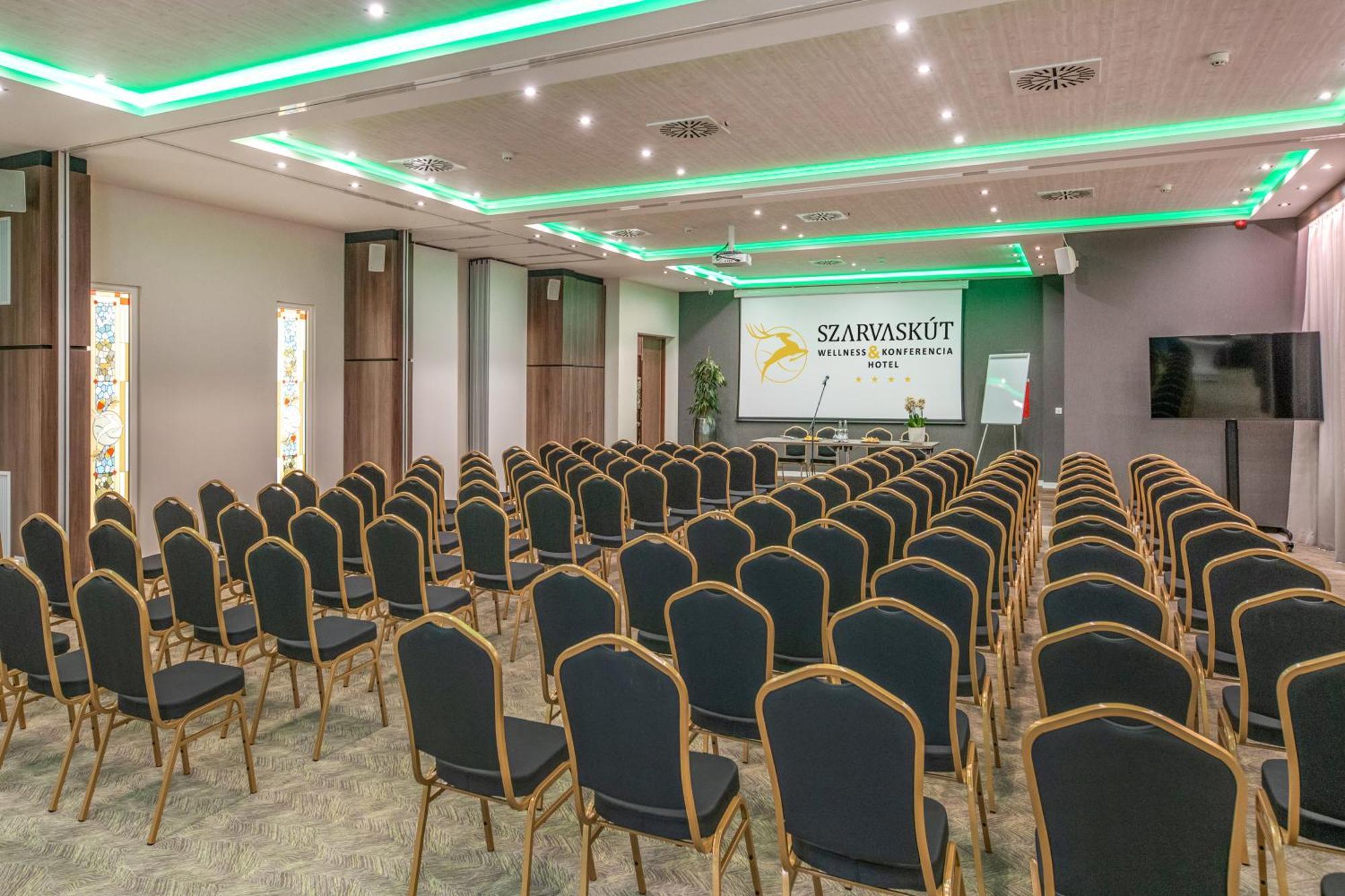 Szarvaskut Hotel Zirc Luaran gambar