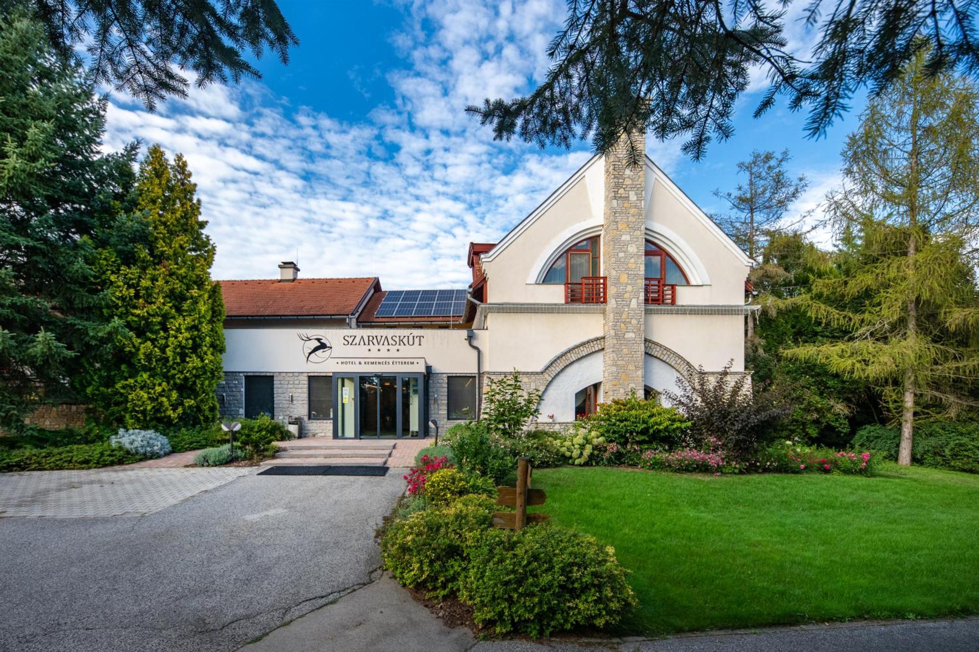Szarvaskut Hotel Zirc Luaran gambar