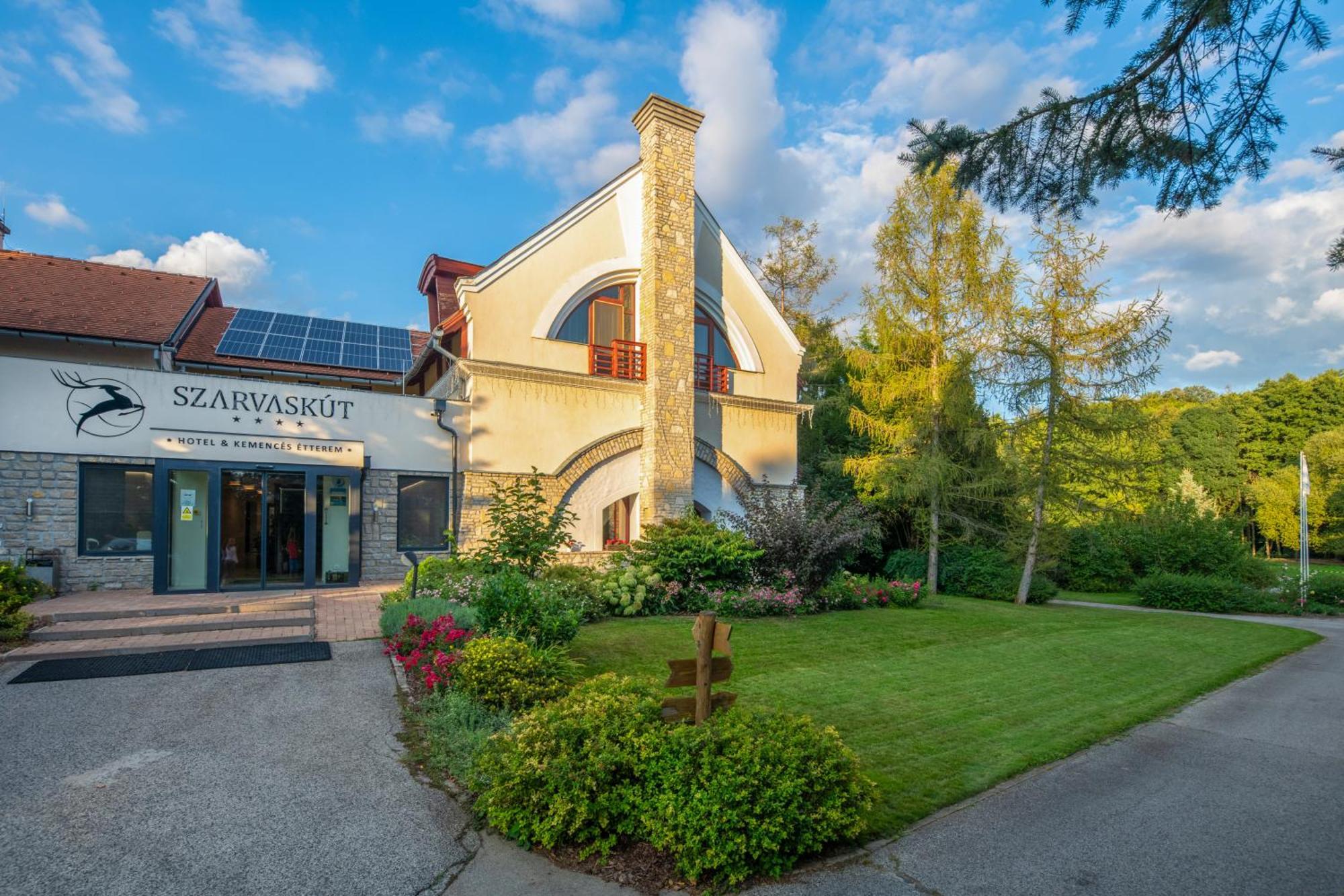 Szarvaskut Hotel Zirc Luaran gambar