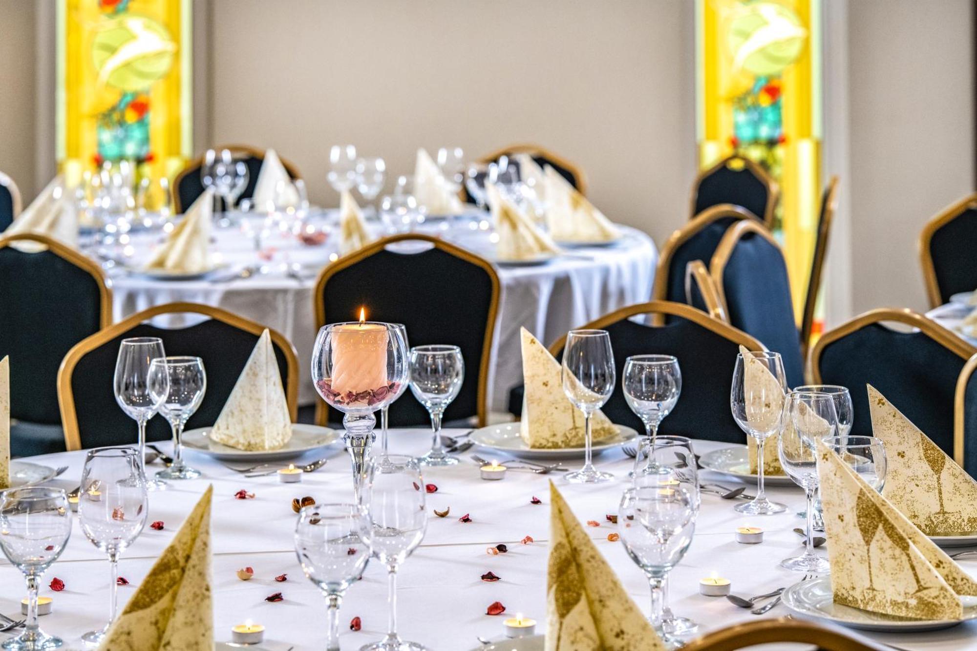 Szarvaskut Hotel Zirc Luaran gambar