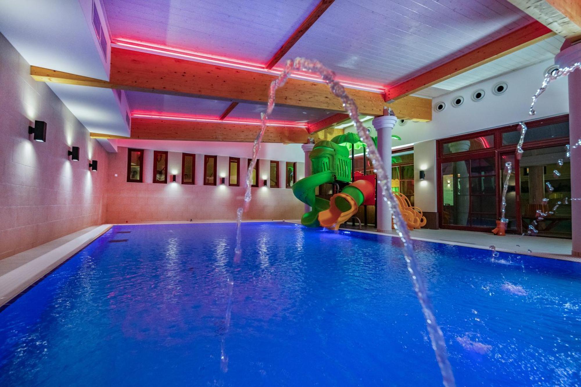 Szarvaskut Hotel Zirc Luaran gambar