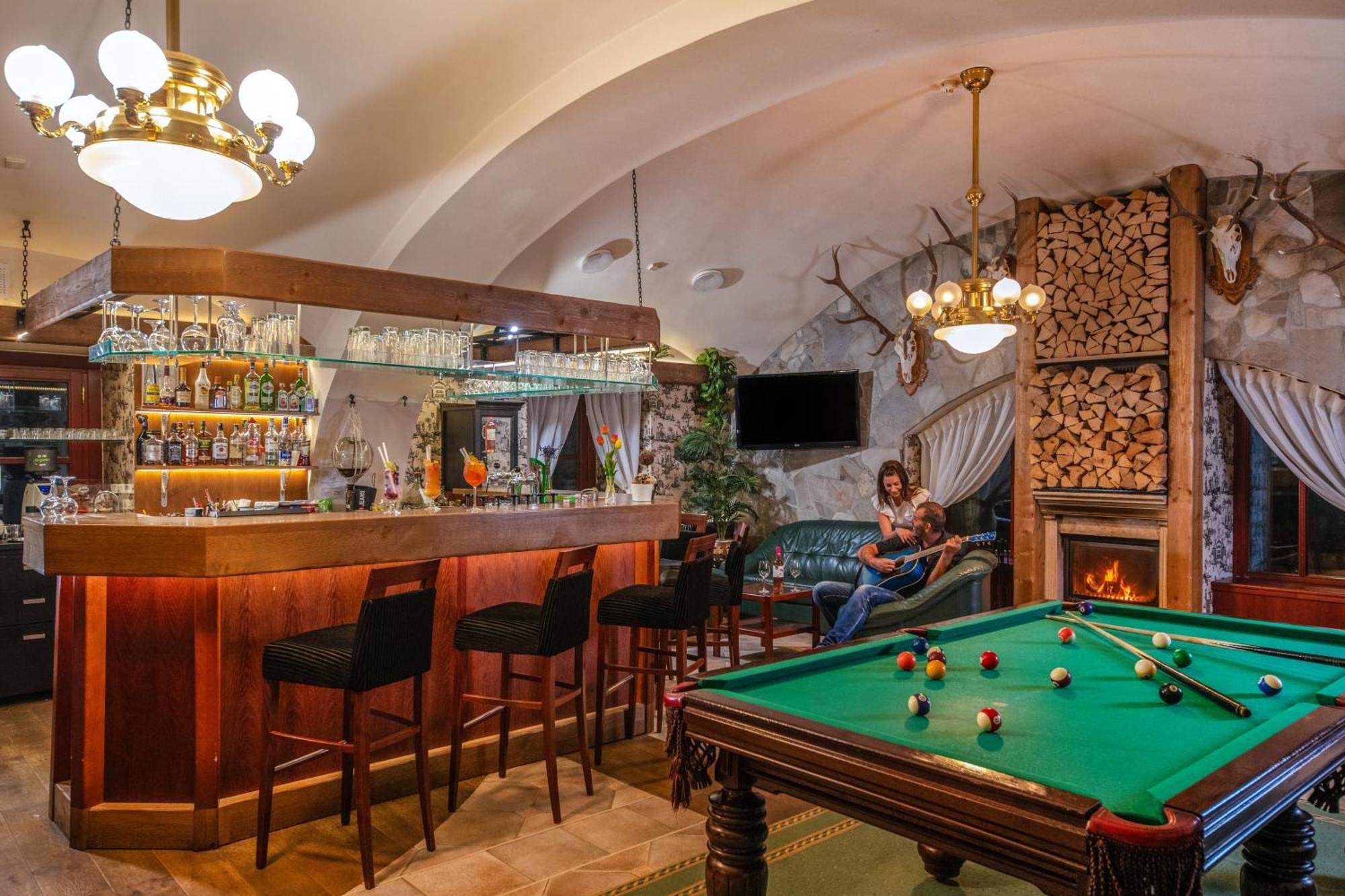 Szarvaskut Hotel Zirc Luaran gambar