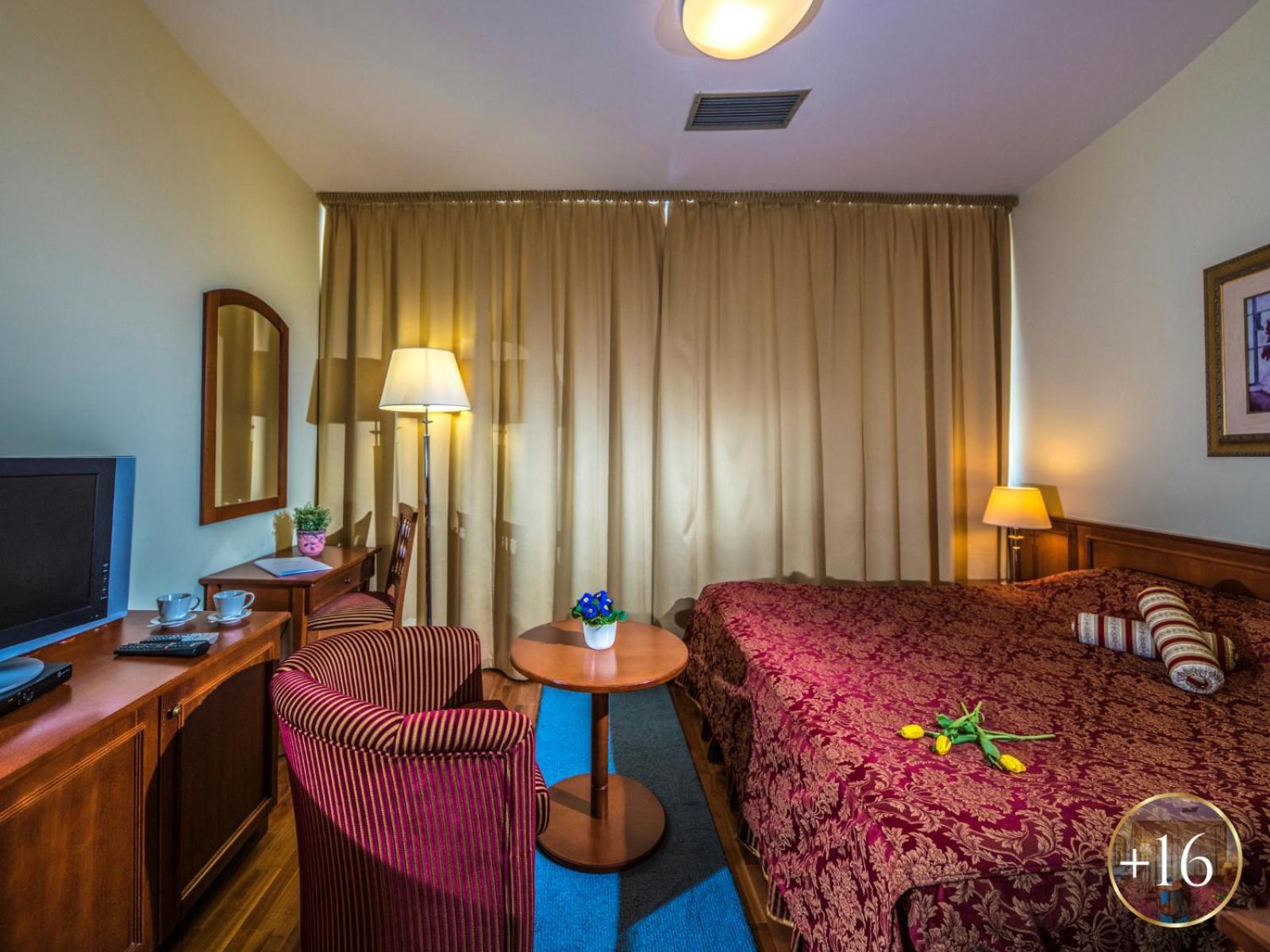 Szarvaskut Hotel Zirc Luaran gambar