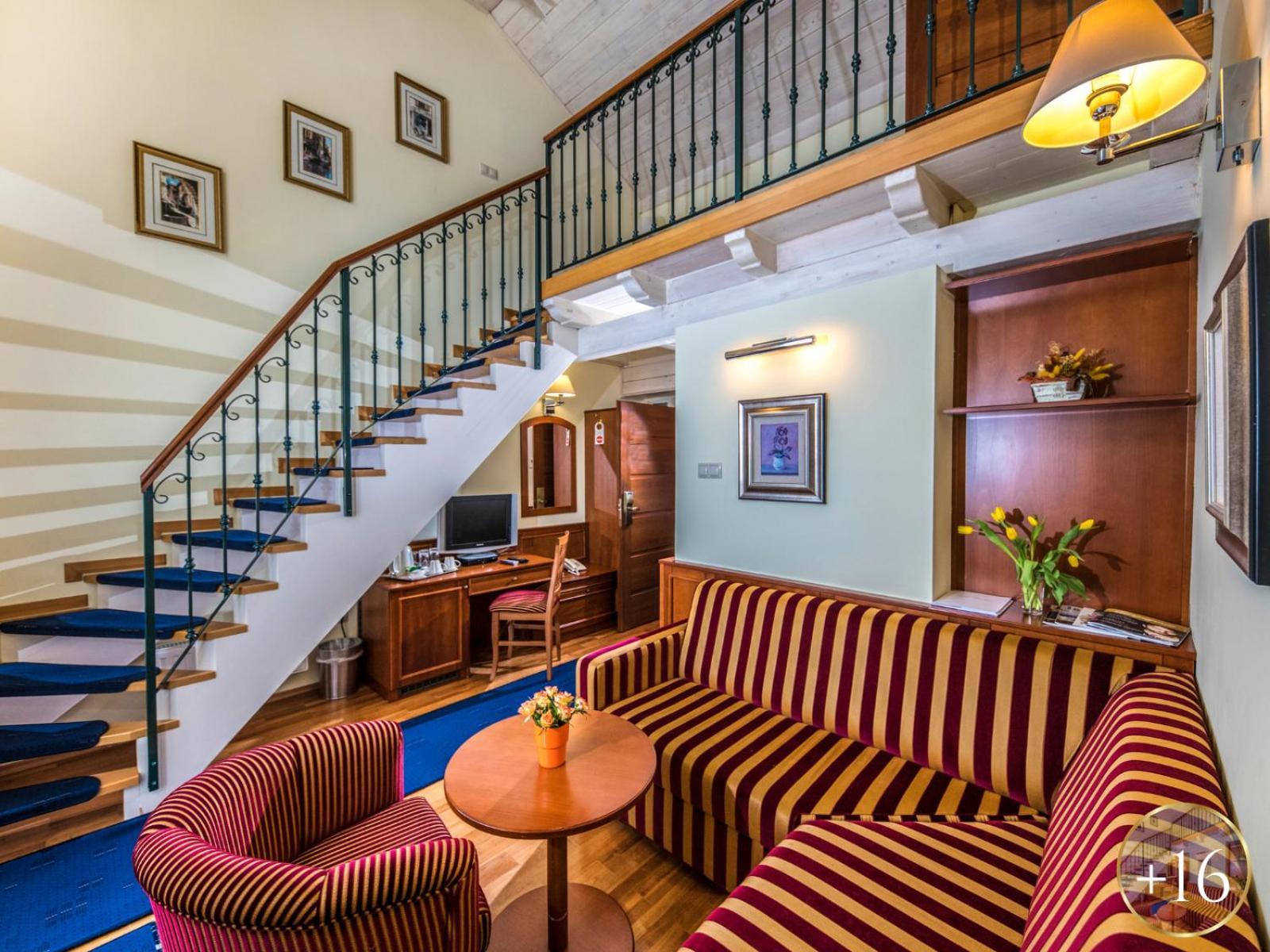 Szarvaskut Hotel Zirc Luaran gambar