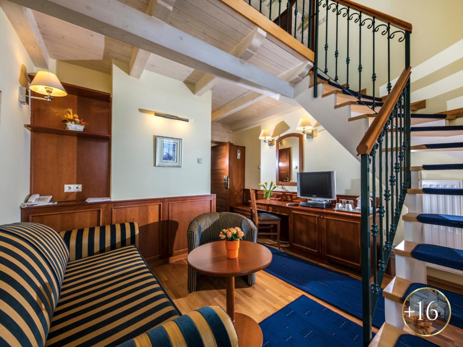 Szarvaskut Hotel Zirc Luaran gambar